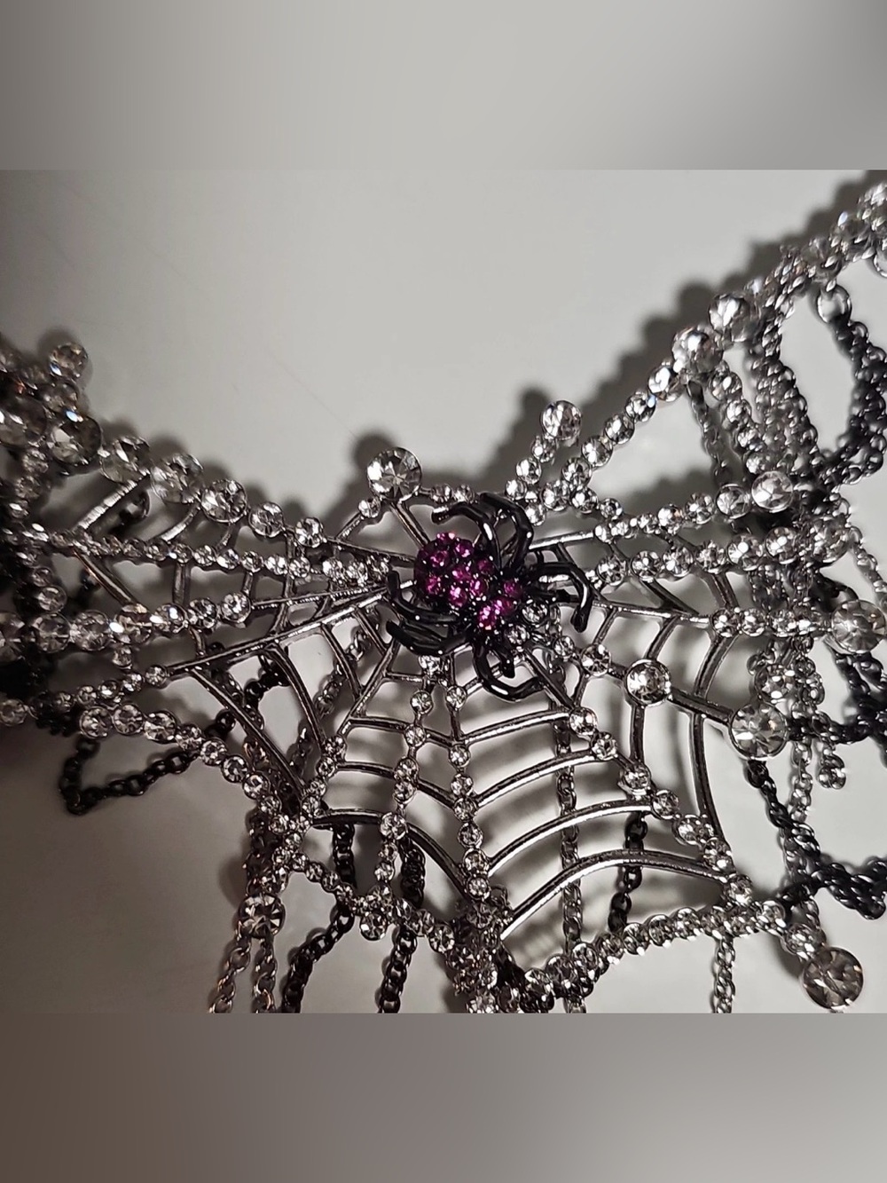 BETSEY JOHNSON Halloween Crystal-Studded Web with Dangling Spiders Necklace NWT - Picture 14 of 16